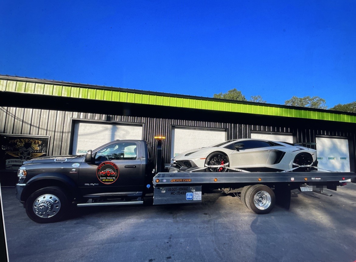 CSTLL Towing flatbed truck carrying a Lamborghini